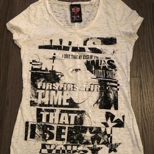 T-shirt with black lettering, short cap sleeves